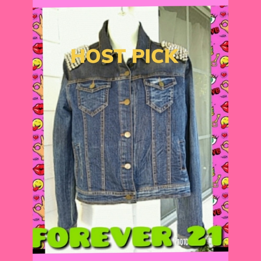 FOREVER 21 SPIKED SHOULDER DISTRESSD JEAN JACKET